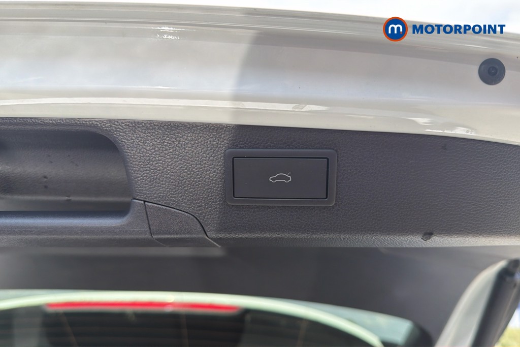 Volkswagen Passat R-Line Automatic Petrol Plug-In Hybrid Estate - Stock Number (1673785) - 25th supplementary image