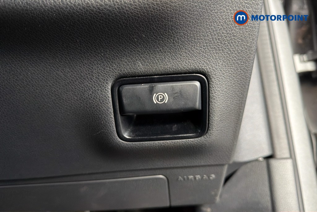 Mercedes-Benz GLA Amg Line Manual Petrol SUV - Stock Number (1674244) - 32nd supplementary image