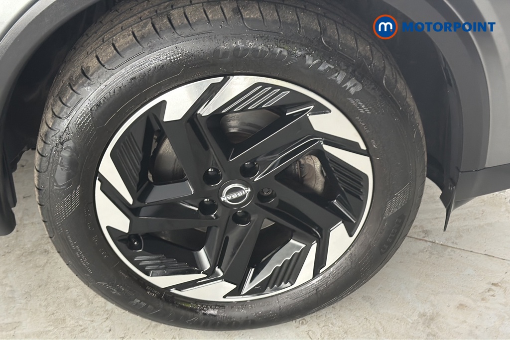 Nissan Qashqai N-Connecta Automatic Petrol SUV - Stock Number (1674247) - 47th supplementary image