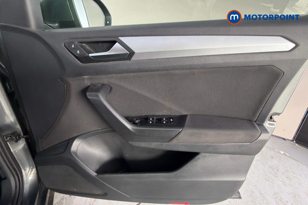 Volkswagen T-Roc Life Manual Petrol SUV - Stock Number (1673728) - 19th supplementary image