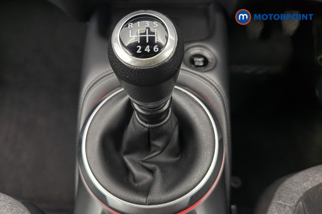 Nissan Juke N-Connecta Manual Petrol SUV - Stock Number (1655815) - 7th supplementary image