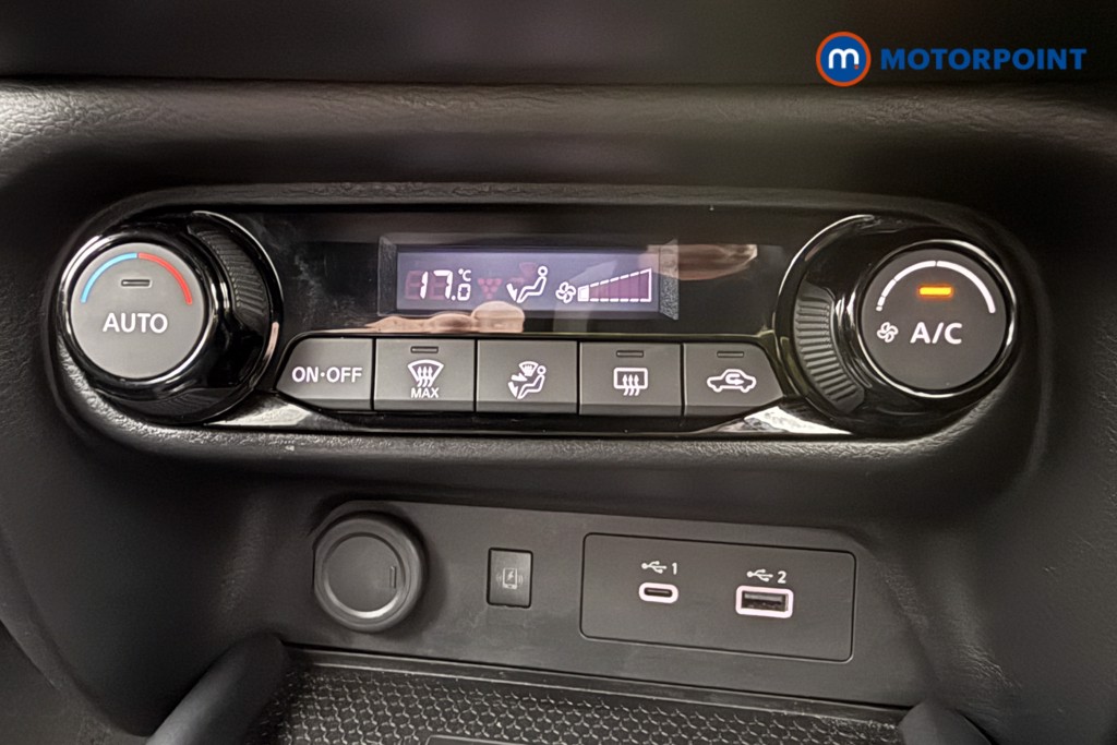 Nissan Juke N-Connecta Manual Petrol SUV - Stock Number (1655815) - 16th supplementary image