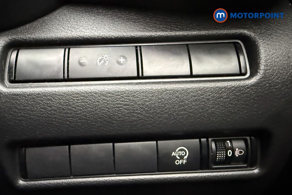 Nissan Juke N-Connecta Manual Petrol SUV - Stock Number (1655815) - 17th supplementary image