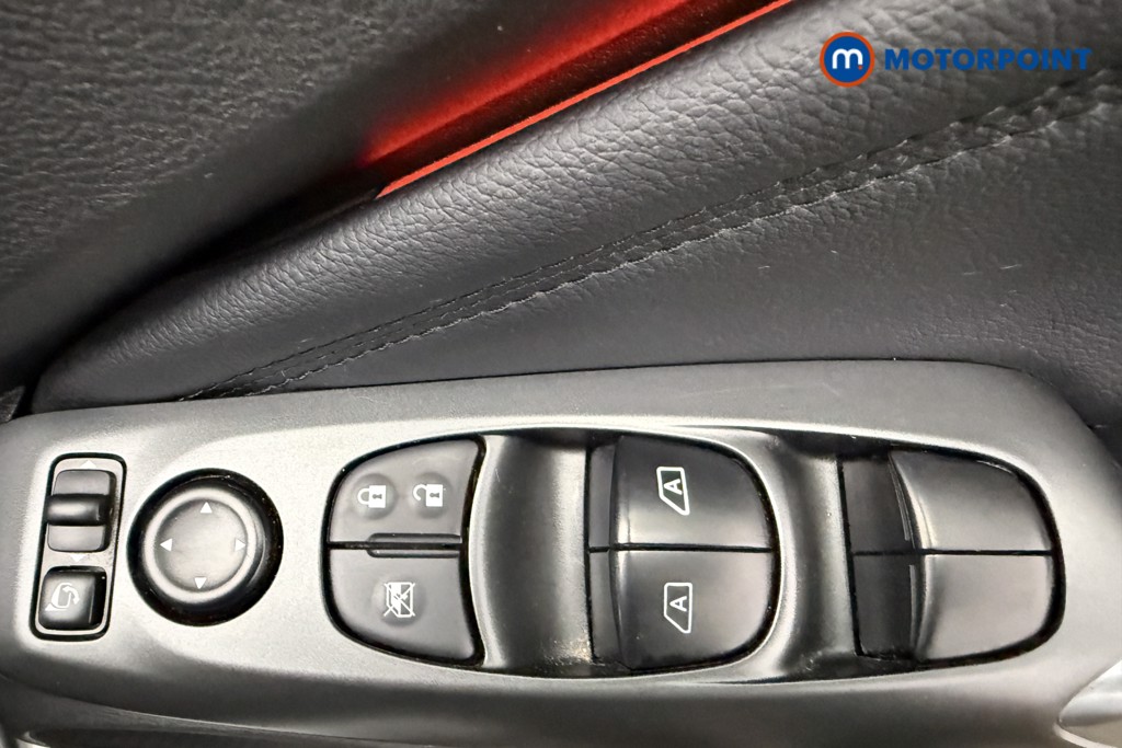 Nissan Juke N-Connecta Manual Petrol SUV - Stock Number (1655815) - 19th supplementary image