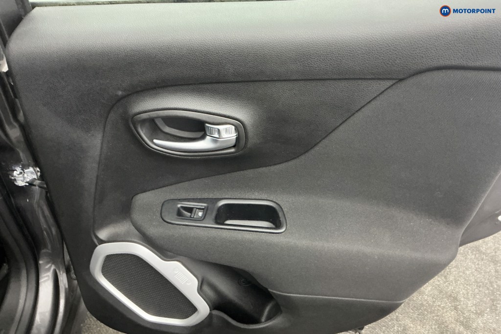 Jeep Renegade Longitude Automatic Petrol SUV - Stock Number (1662379) - 25th supplementary image