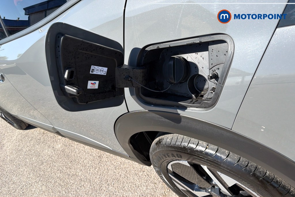 Peugeot 2008 Allure Manual Petrol SUV - Stock Number (1665833) - 33rd supplementary image