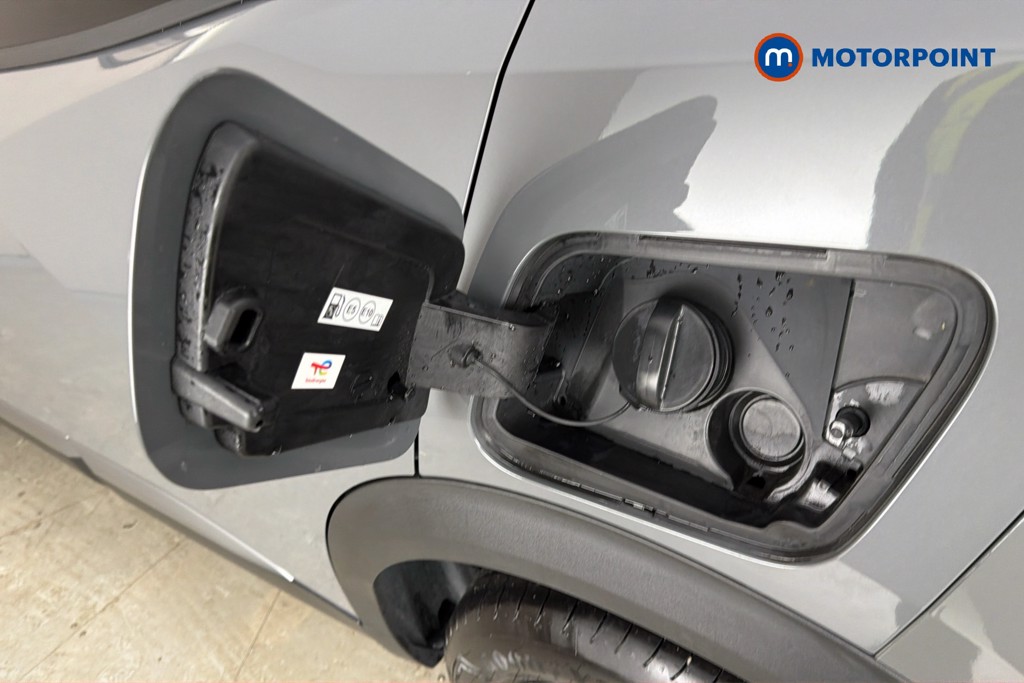 Peugeot 2008 Allure Manual Petrol SUV - Stock Number (1665833) - 41st supplementary image