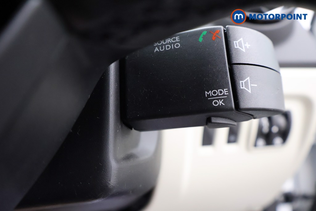 Renault Captur Iconic Manual Diesel SUV - Stock Number (1666128) - 7th supplementary image