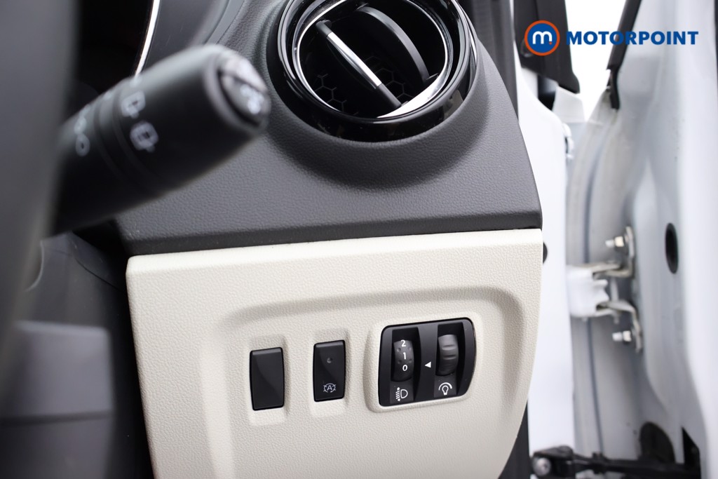 Renault Captur Iconic Manual Diesel SUV - Stock Number (1666128) - 8th supplementary image