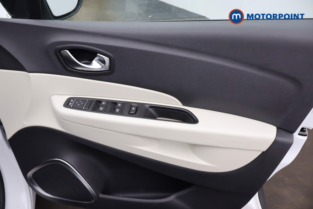 Renault Captur Iconic Manual Diesel SUV - Stock Number (1666128) - 13th supplementary image