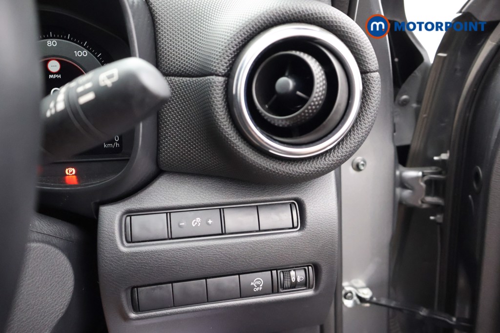 Nissan Juke N-Connecta Automatic Petrol SUV - Stock Number (1667432) - 7th supplementary image