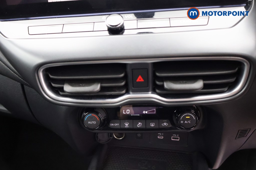 Nissan Juke N-Connecta Automatic Petrol SUV - Stock Number (1667432) - 9th supplementary image