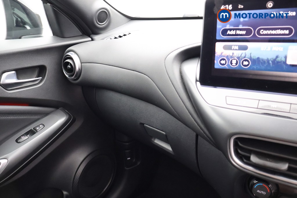Nissan Juke N-Connecta Automatic Petrol SUV - Stock Number (1667432) - 11th supplementary image