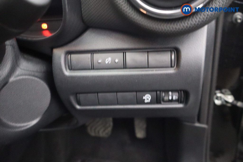 Nissan Juke N-Connecta Automatic Petrol SUV - Stock Number (1667464) - 13th supplementary image