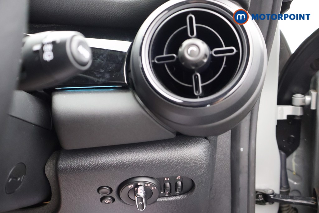 Mini Hatchback One Classic Manual Petrol Hatchback - Stock Number (1669423) - 7th supplementary image