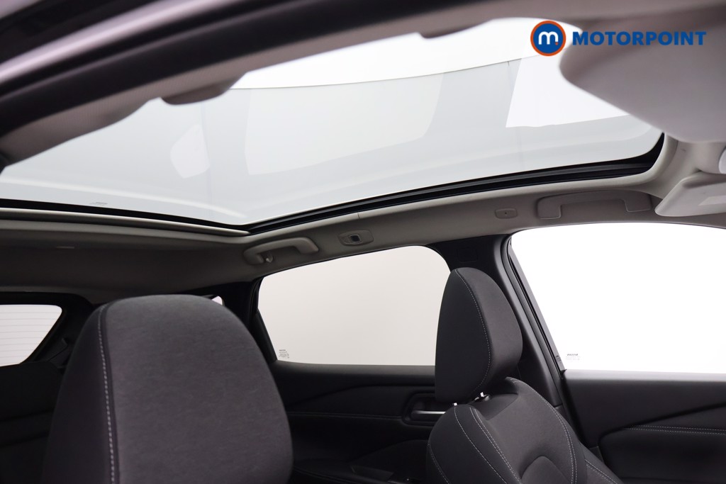 Nissan Qashqai Kuro Edition Automatic Petrol-Electric Hybrid SUV - Stock Number (1670330) - 1st supplementary image