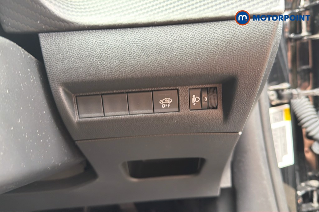 Peugeot 2008 Allure Manual Petrol SUV - Stock Number (1670987) - 17th supplementary image