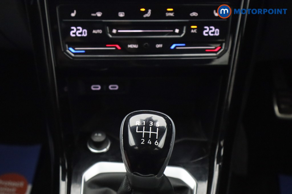 Volkswagen T-Roc R-Line Manual Petrol SUV - Stock Number (1671781) - 6th supplementary image