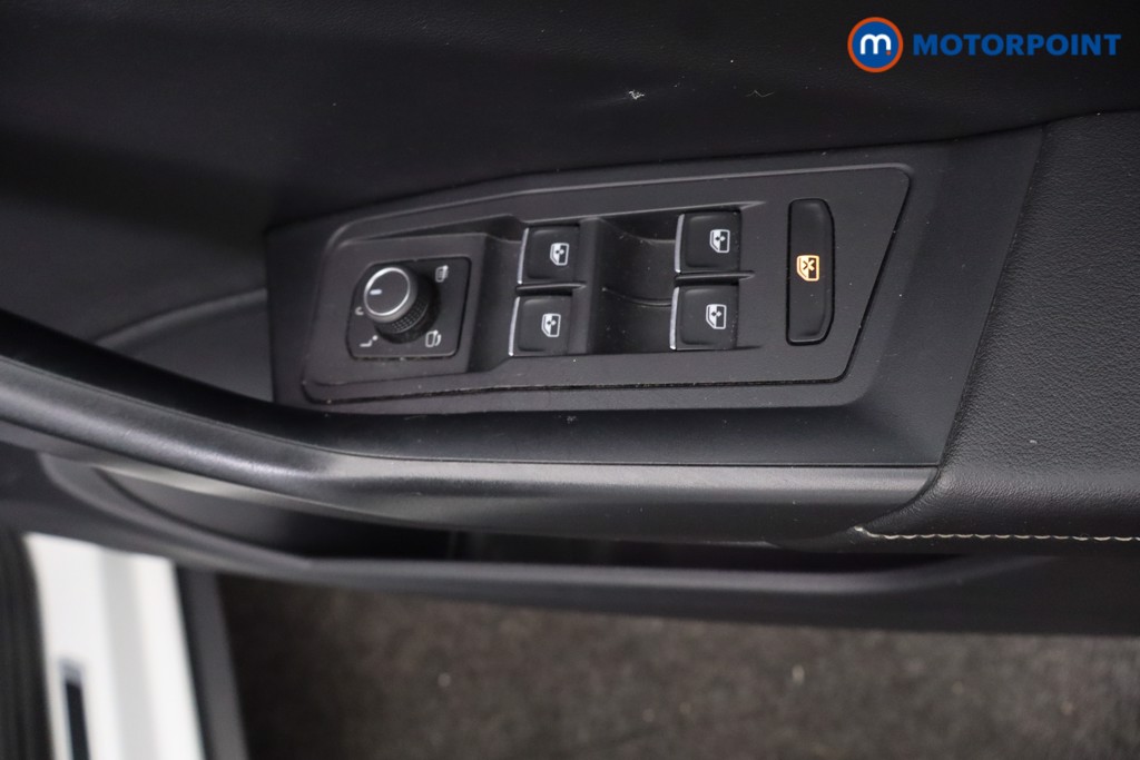 Volkswagen T-Roc R-Line Manual Petrol SUV - Stock Number (1671781) - 21st supplementary image