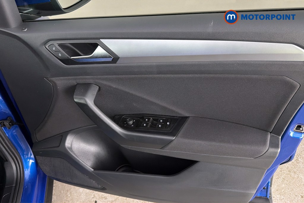 Volkswagen T-Roc Life Manual Petrol SUV - Stock Number (1671831) - 19th supplementary image