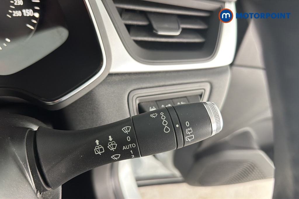 Renault Captur Iconic Manual Petrol SUV - Stock Number (1673145) - 6th supplementary image