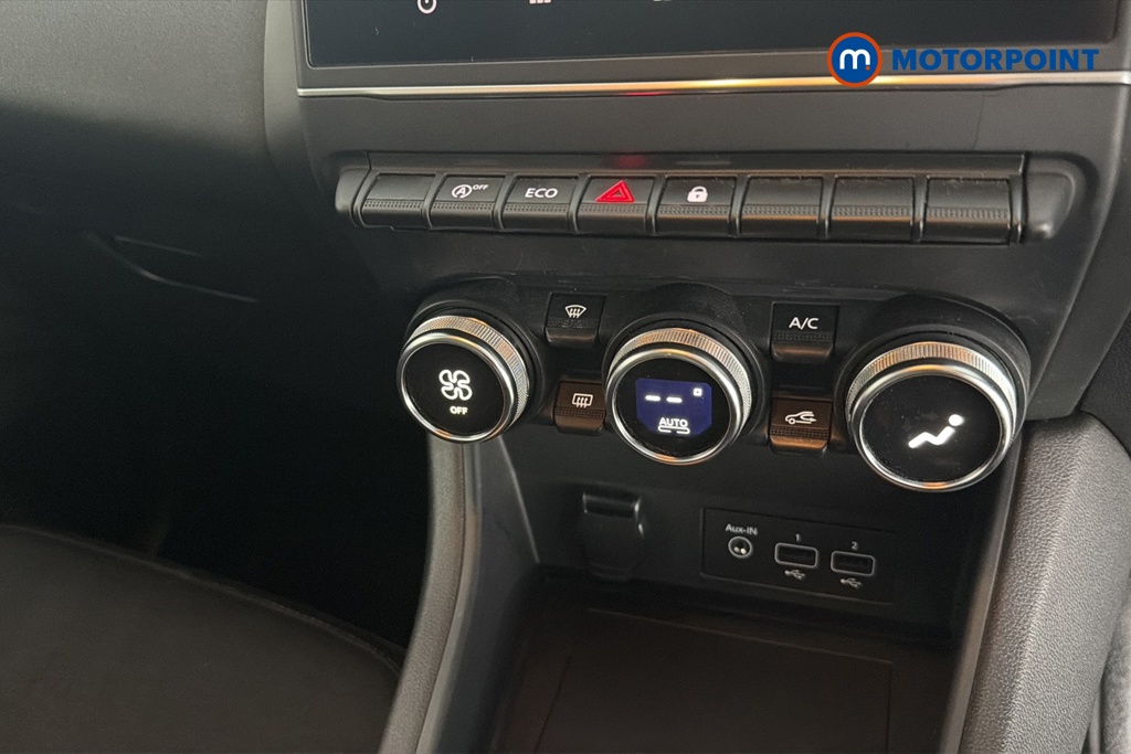 Renault Captur Iconic Manual Petrol SUV - Stock Number (1673145) - 12th supplementary image
