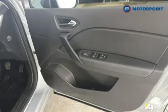 Renault Captur Iconic Manual Petrol SUV - Stock Number (1673145) - 18th supplementary image