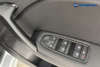 Renault Captur Iconic Manual Petrol SUV - Stock Number (1673145) - 19th supplementary image