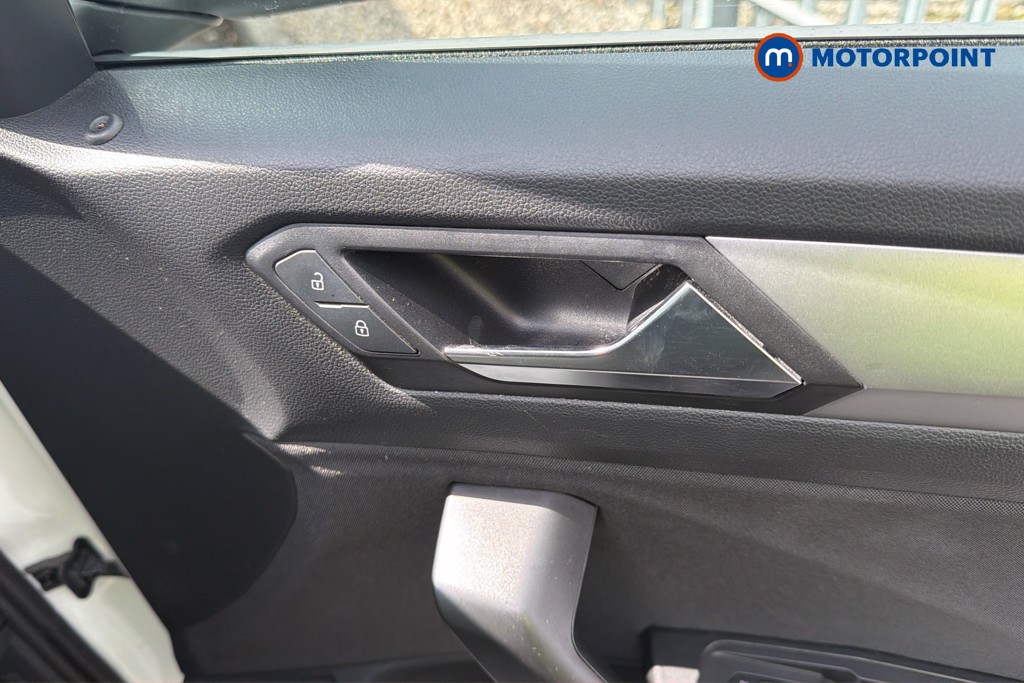 Volkswagen T-Roc Life Manual Petrol SUV - Stock Number (1673528) - 2nd supplementary image
