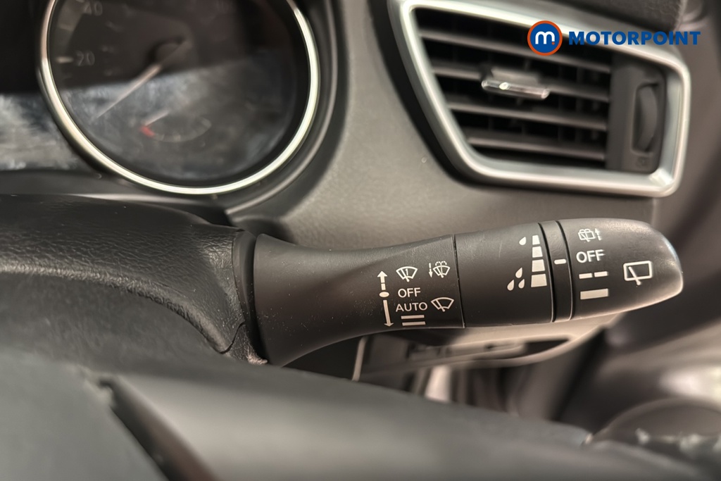 Nissan Qashqai N-Connecta Manual Petrol SUV - Stock Number (1674080) - 6th supplementary image