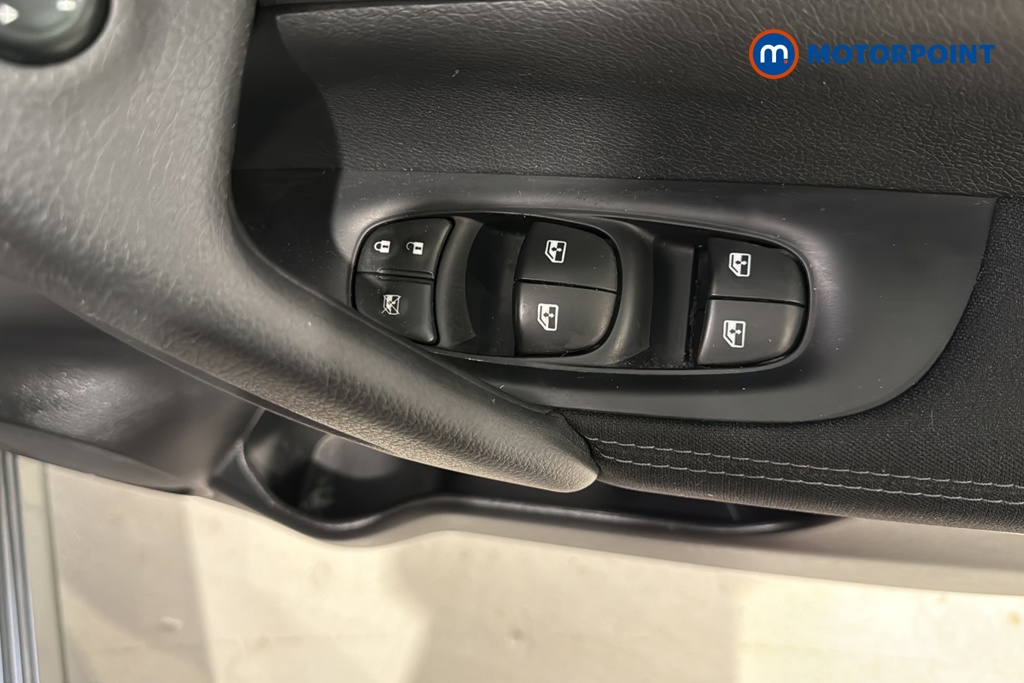 Nissan Qashqai N-Connecta Manual Petrol SUV - Stock Number (1674080) - 19th supplementary image