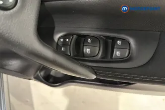 Nissan Qashqai N-Connecta Manual Petrol SUV - Stock Number (1674080) - 19th supplementary image