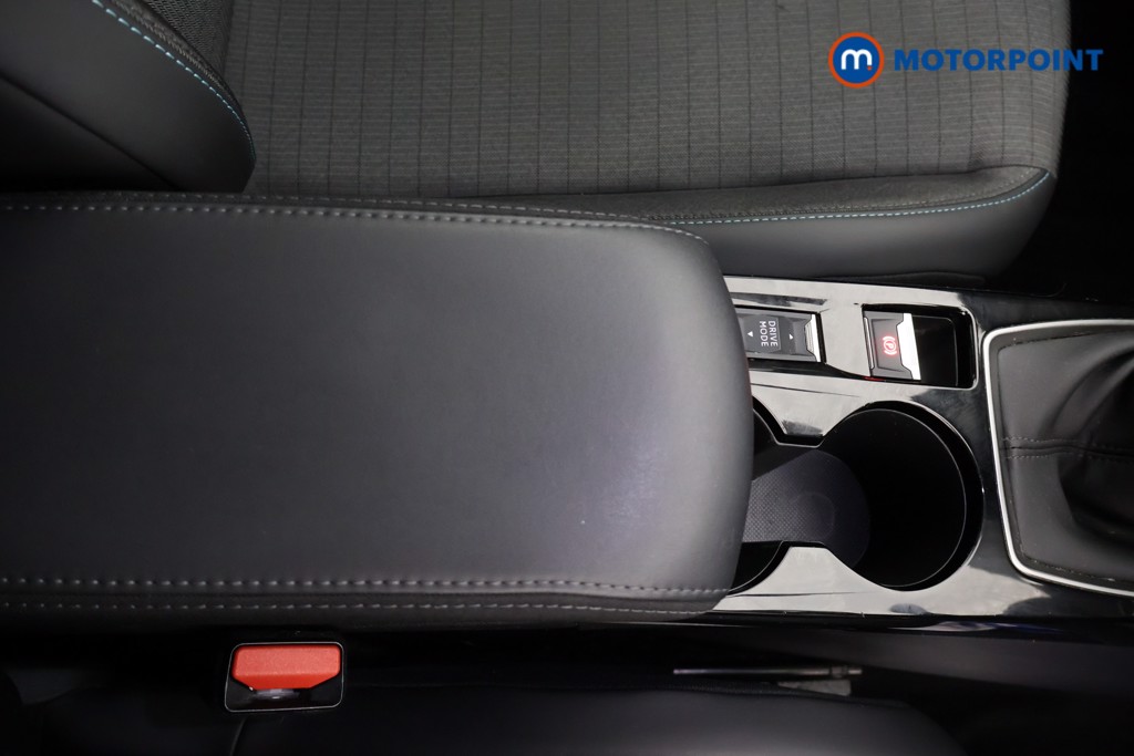 Peugeot 2008 Allure Manual Petrol SUV - Stock Number (1653998) - 15th supplementary image