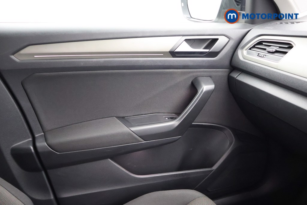 Volkswagen T-Roc Design Manual Petrol SUV - Stock Number (1657621) - 16th supplementary image