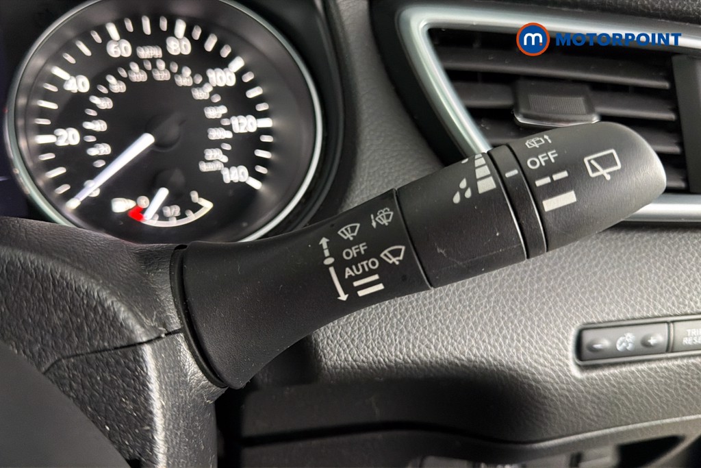 Nissan Qashqai N-Connecta Manual Diesel SUV - Stock Number (1664674) - 7th supplementary image