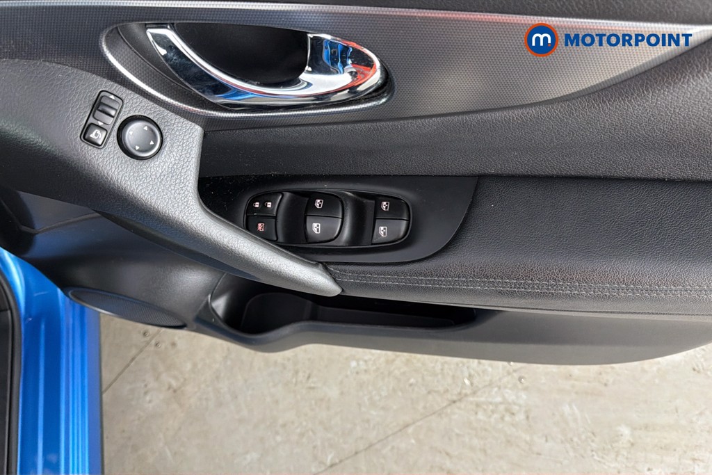 Nissan Qashqai N-Connecta Manual Diesel SUV - Stock Number (1664674) - 20th supplementary image