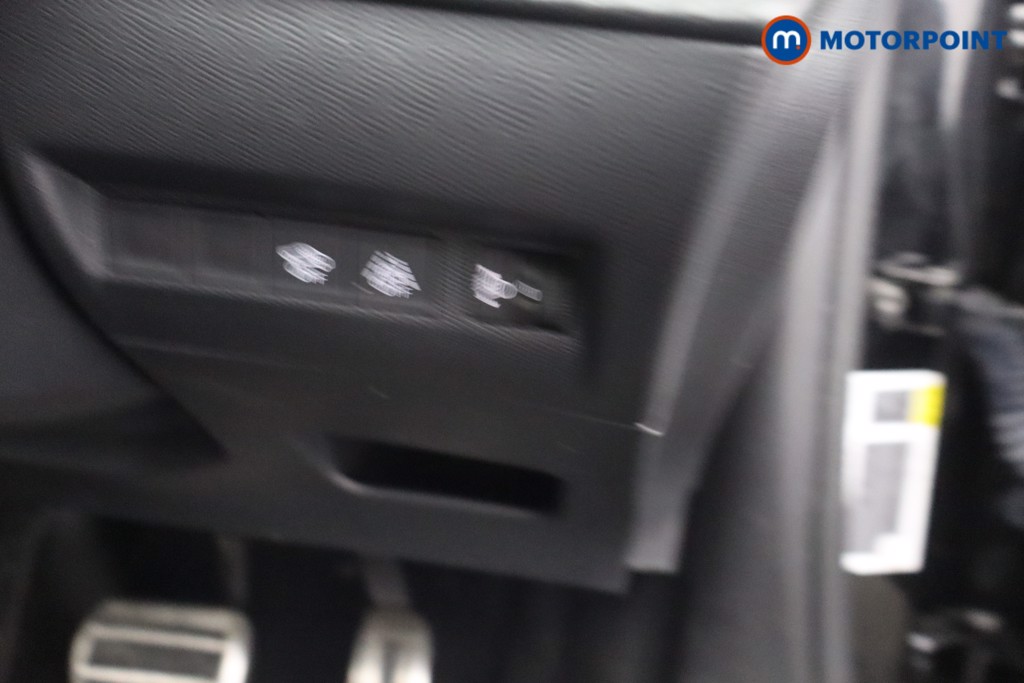 Peugeot 2008 Allure Premium-Plus Automatic Petrol SUV - Stock Number (1667951) - 12th supplementary image