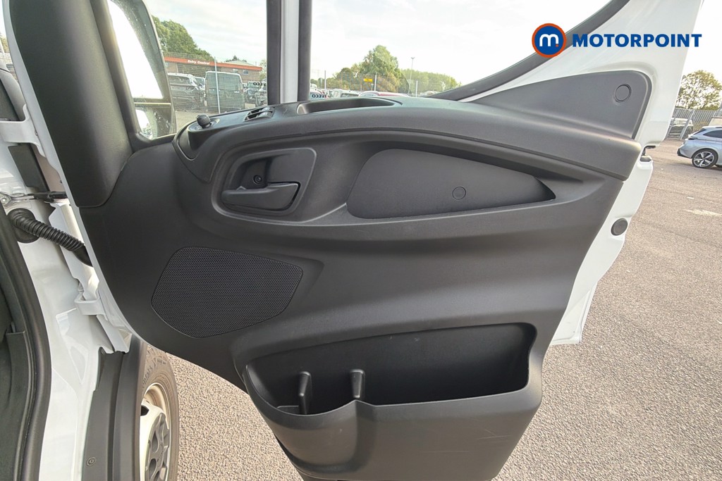 Iveco Daily Business Automatic Diesel High Volume-High Roof Van - Stock Number (1669510) - 19th supplementary image