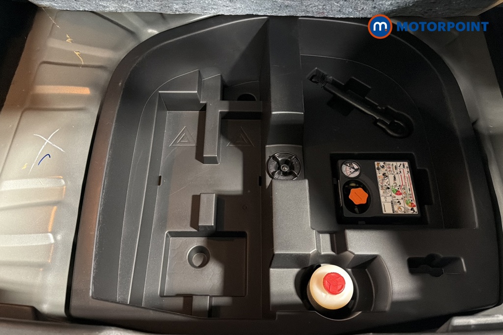 Nissan Juke N-Connecta Automatic Petrol SUV - Stock Number (1669773) - 33rd supplementary image