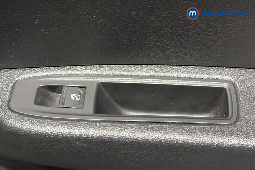 Renault Clio Evolution Manual Petrol Hatchback - Stock Number (1669877) - 998th supplementary image