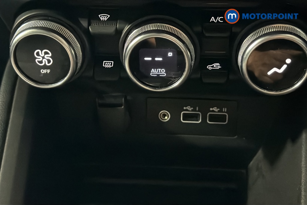 Renault Clio Evolution Manual Petrol Hatchback - Stock Number (1670187) - 997th supplementary image