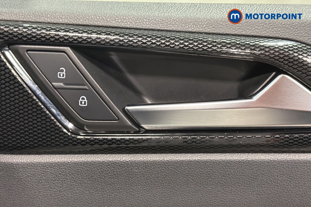 Volkswagen Polo Life Manual Petrol Hatchback - Stock Number (1670387) - 997th supplementary image