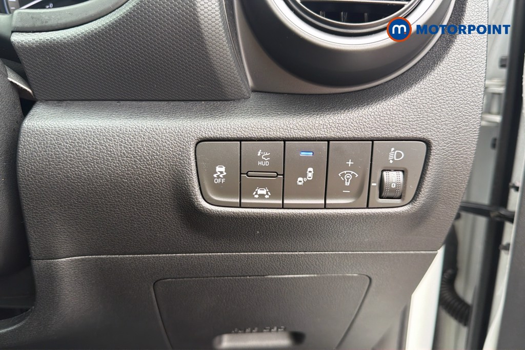 Hyundai Kona Premium Se Manual Petrol SUV - Stock Number (1671706) - 16th supplementary image