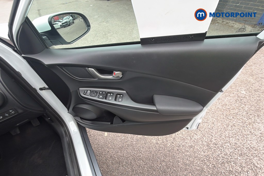 Hyundai Kona Premium Se Manual Petrol SUV - Stock Number (1671706) - 1st supplementary image