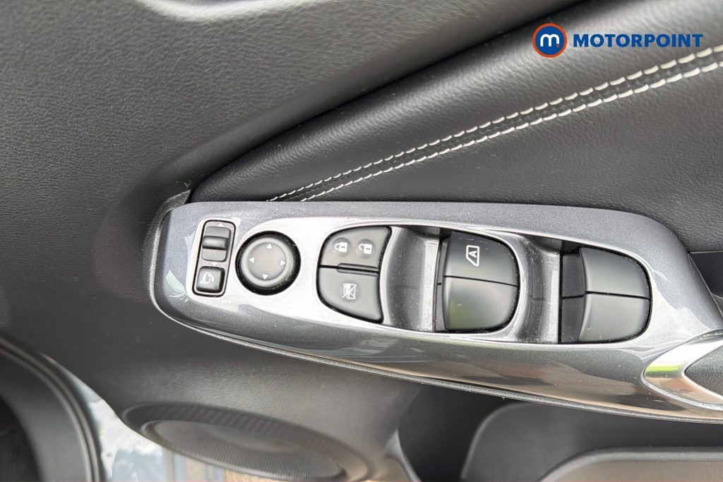 Nissan Juke N-Connecta Manual Petrol SUV - Stock Number (1672297) - 3rd supplementary image