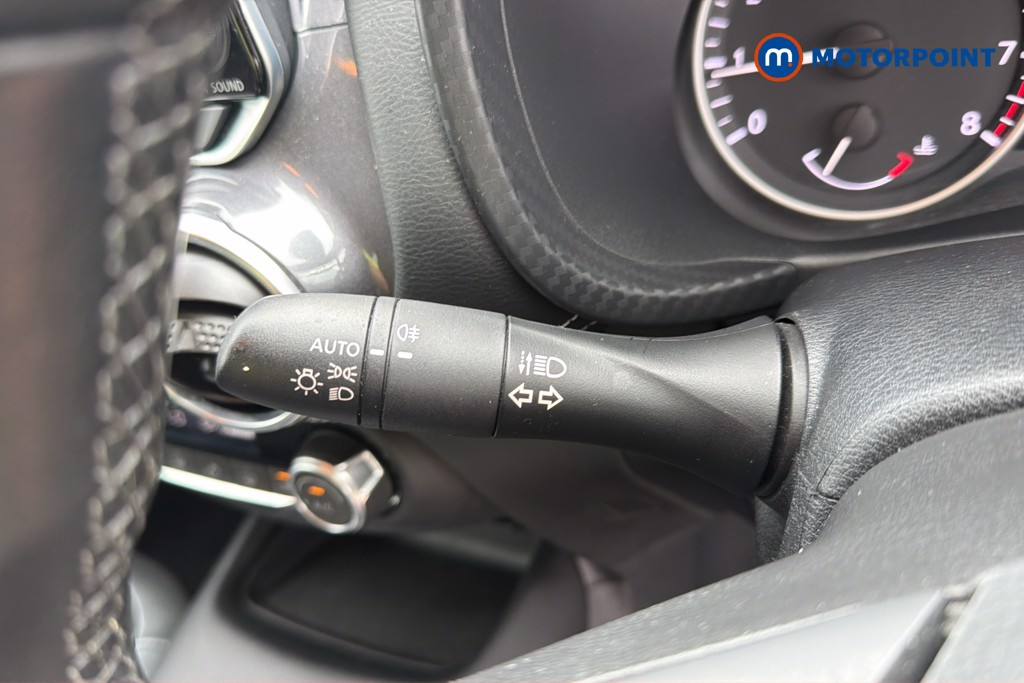 Nissan Juke N-Connecta Manual Petrol SUV - Stock Number (1672297) - 9th supplementary image