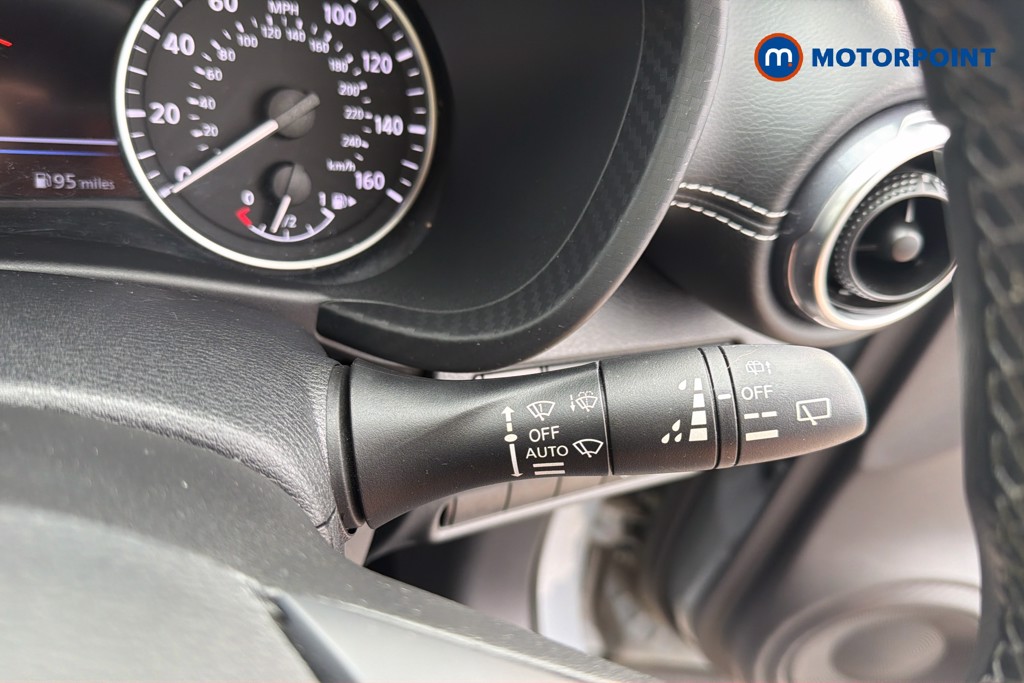 Nissan Juke N-Connecta Manual Petrol SUV - Stock Number (1672297) - 10th supplementary image