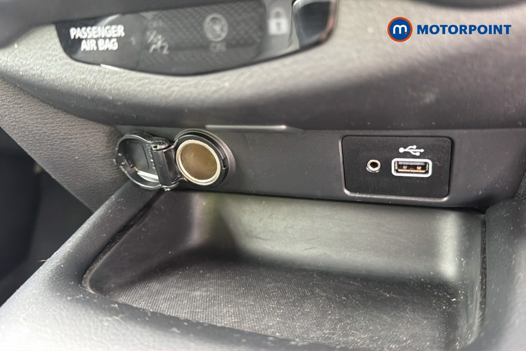 Nissan Juke N-Connecta Manual Petrol SUV - Stock Number (1672297) - 13th supplementary image