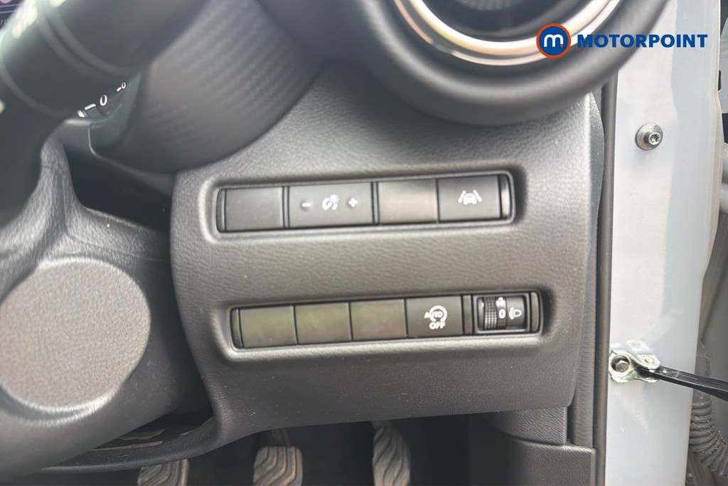 Nissan Juke N-Connecta Manual Petrol SUV - Stock Number (1672297) - 16th supplementary image