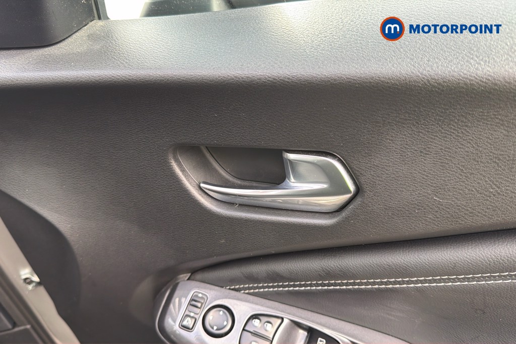 Nissan Juke N-Connecta Manual Petrol SUV - Stock Number (1673496) - 2nd supplementary image
